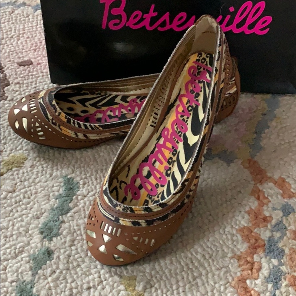 Betsyville Hynder Cognac Ballet Flats Size 6.5